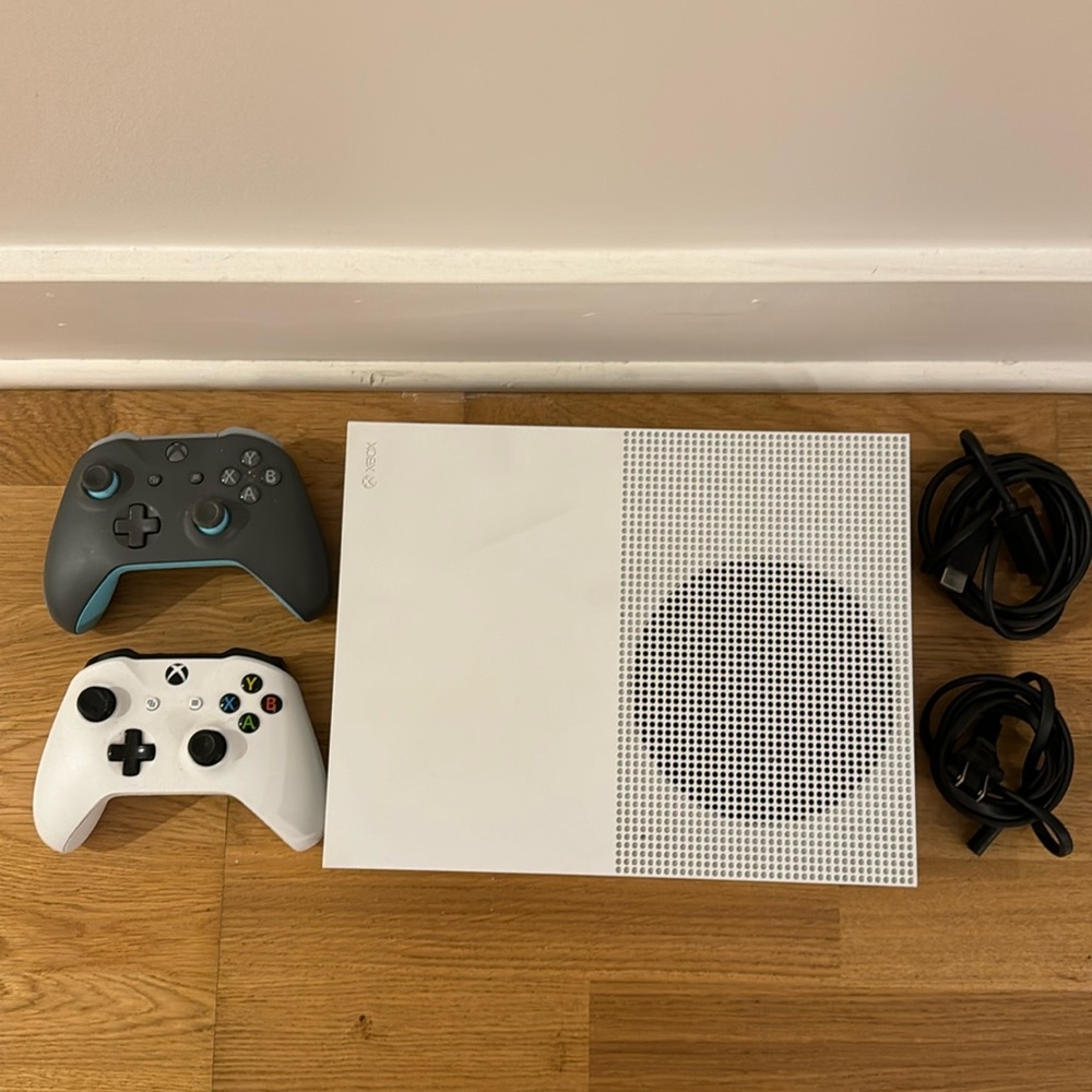 Xbox One S Console w 2 Controllers and Power Cords